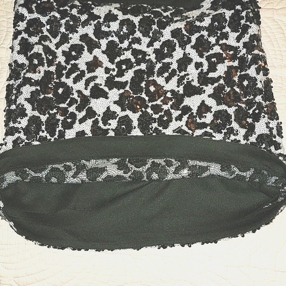 GUESS DALMATION MINI SKIRT IN BLACK & WHITE SEQUINS - Picture 5 of 8